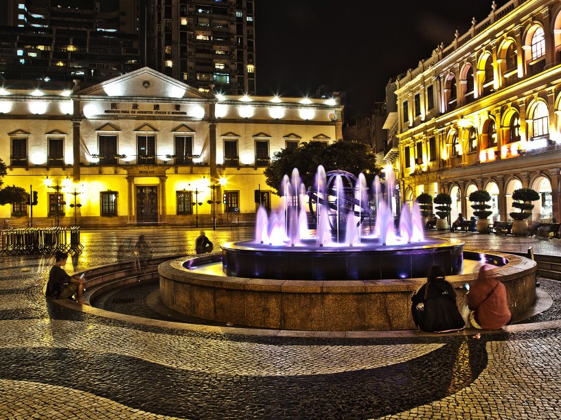 O Largo do Senado também deixa evidente a herança colonial da cidade.