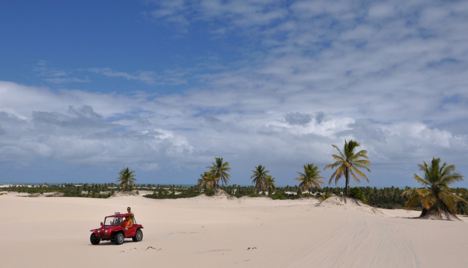 Mangue Seco, na Bahia, ficou famosa após servir de cenário para a novela Tieta. Com pouca infraestrutura, é procurada para passeios de um dia a partir de Aracaju (SE), Costa do Suípe (BA) ou Praia do Forte (BA)