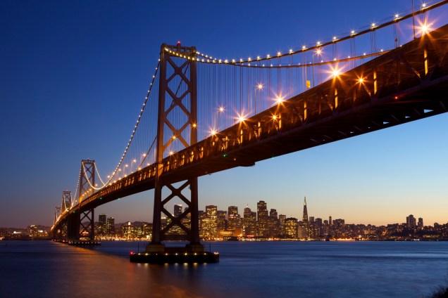 Bay Bridge, em San Francisco, nos Estados Unidos Bay Bridge, em San Francisco, nos Estados Unidos