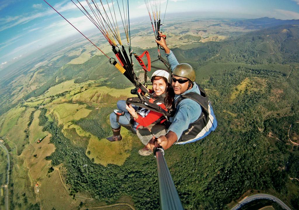 Voo de parapeito sobre a Serra da Mantiqueira