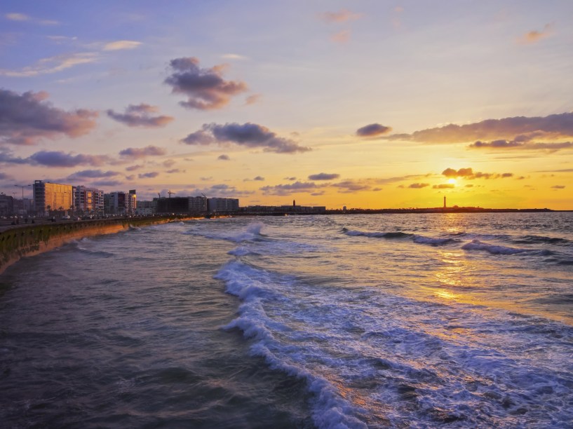 Praias também marcam o cenário de Casablanca. Se estiver com um dinheirinho a mais no bolso, reserve um dia entre clubes e bares em trechos litorâneos exclusivos