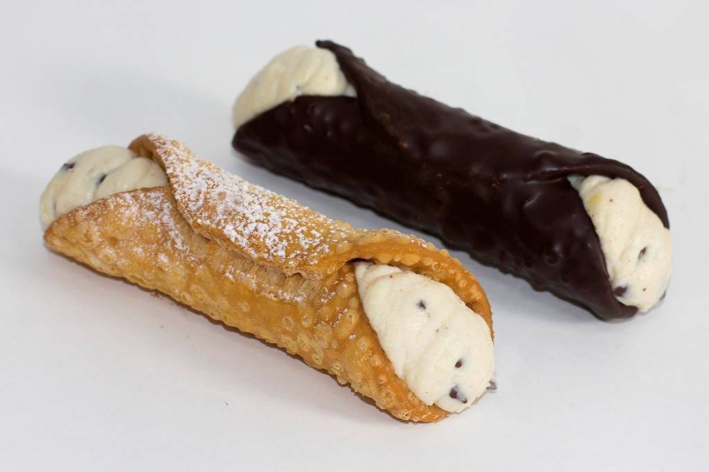 cannoli-tradicional-ou-de-chocolate-do-cake-boss cannoli-tradicional-ou-de-chocolate-do-cake-boss