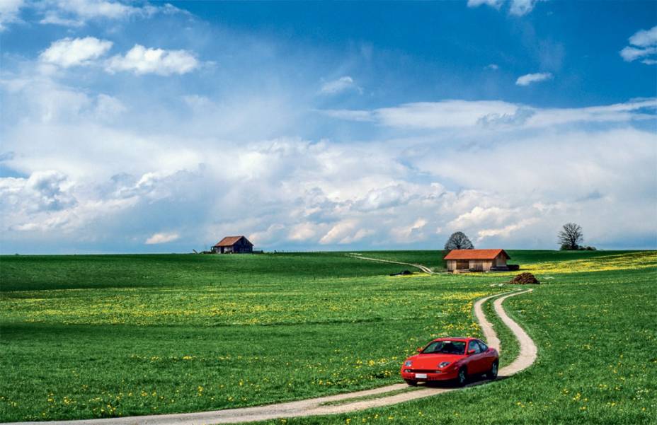 Estrada rural em Füssen, um convite para se perder na Rota Romântica