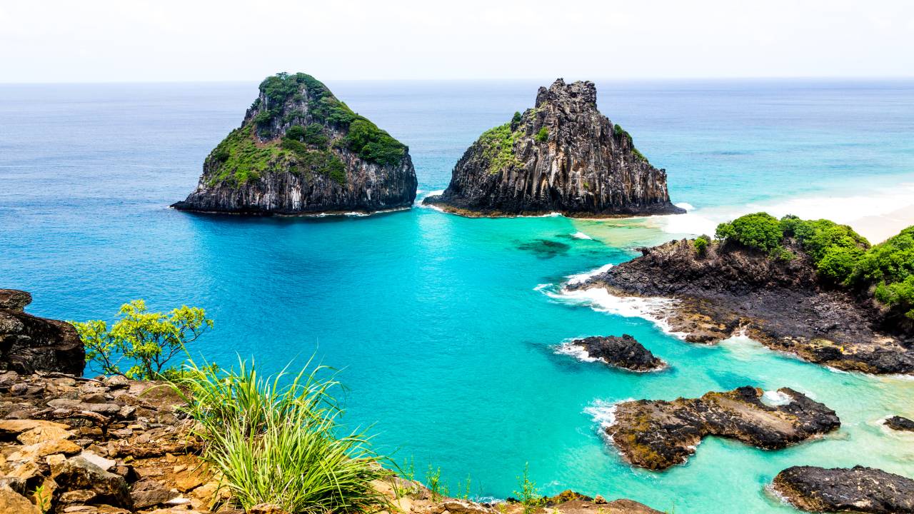 Morro Dois Irmãos em Fernando de Noronha, Pernambuco