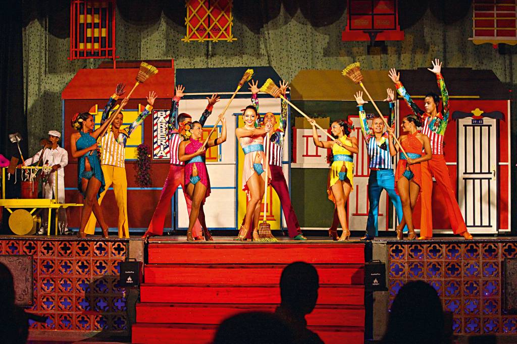 Uno, dos, tres... O show de salsa "Delírio", na Escuela Nacional Circo para Todos