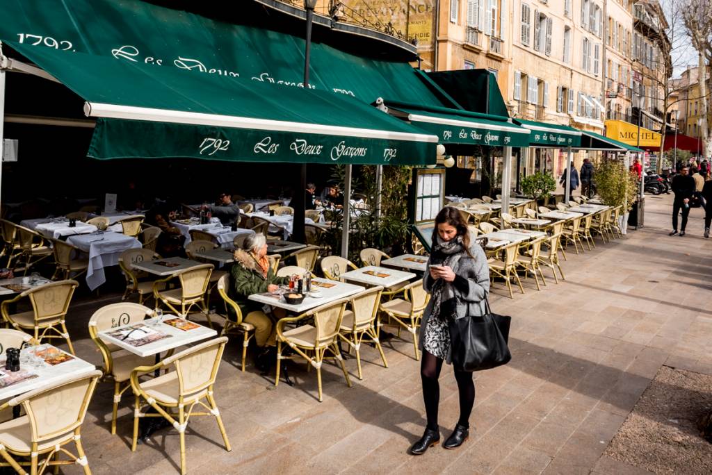 A fachada do Les Deux Garçons: o restaurante preferido do mestre