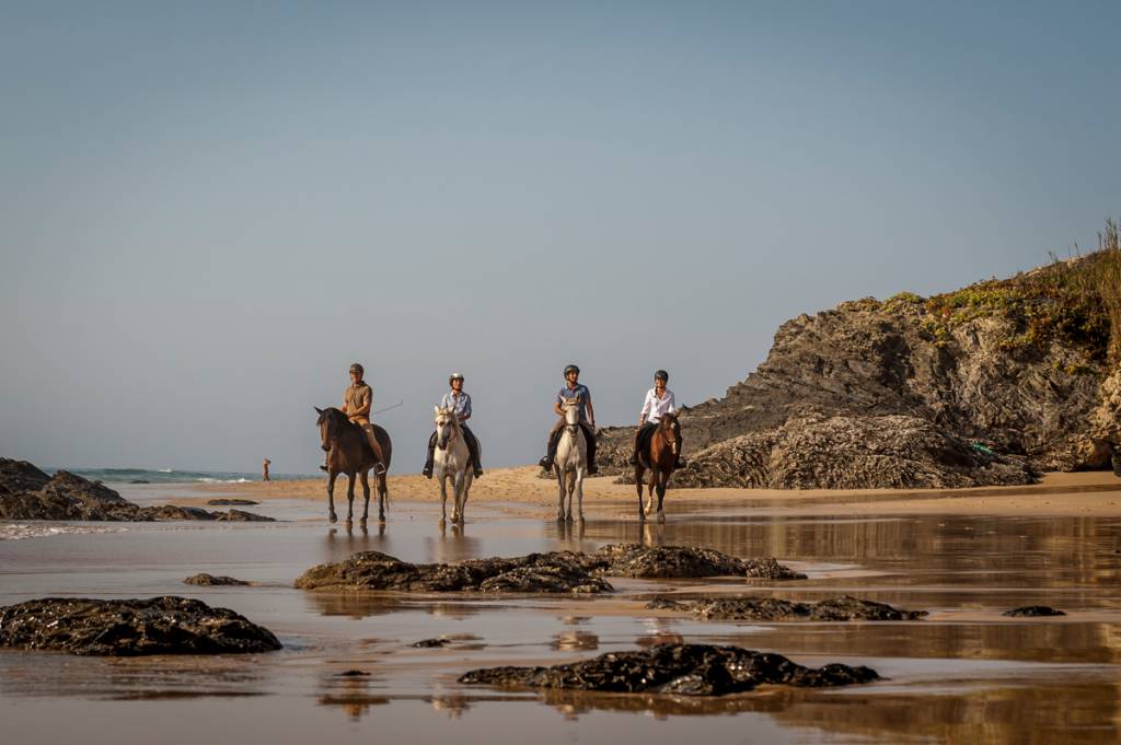 Cavalgada na Praia do Malhão: visual arrebatador