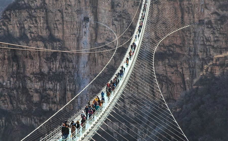 Ponte de vidro mais longa do mundo, na China