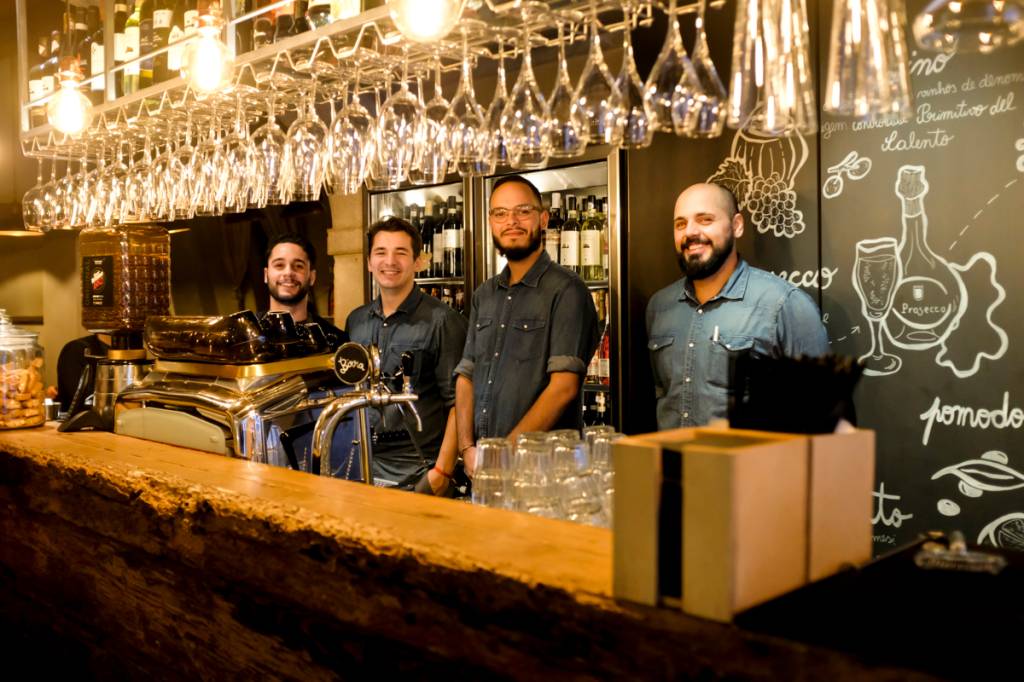 Pizzaria Zero Zero, em Lisboa 5 O bar, logo na entrada: belo pit stop