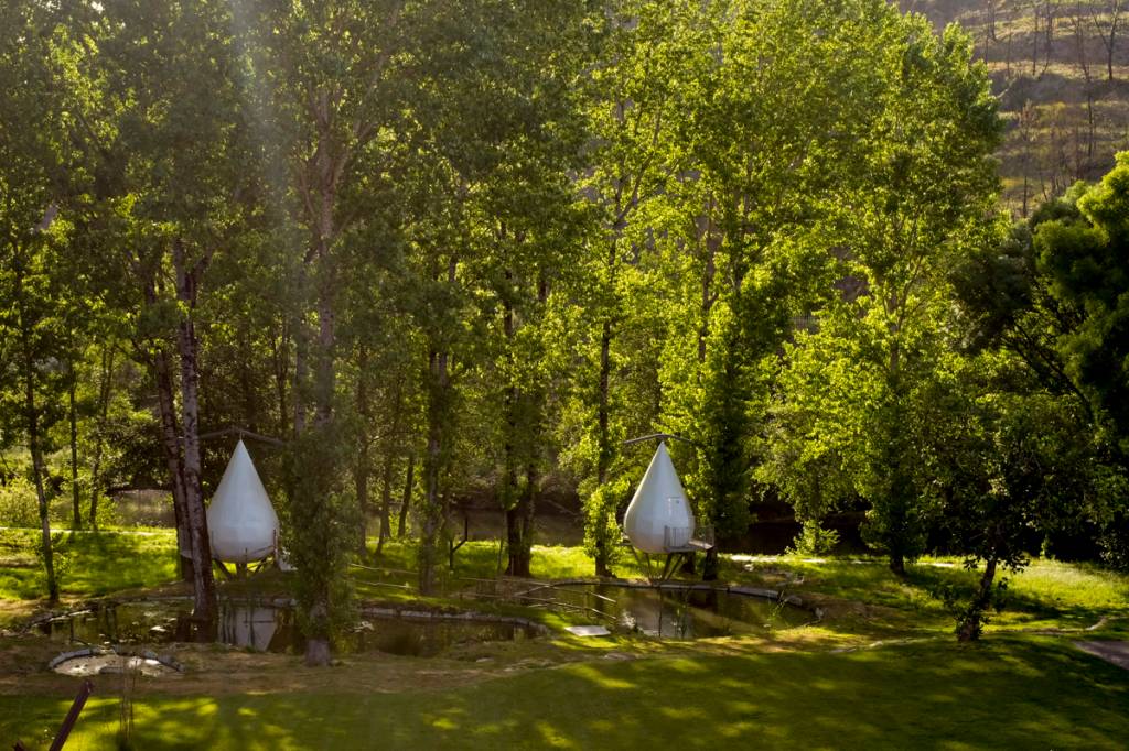 Aqua Village Spa, Serra da Estrela, Portugal1 As gotas suspensas para massagens no jardim: embalo suave