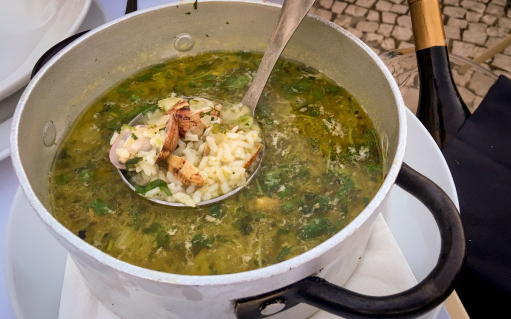 Canja de amêijoas direto da panela: deliciosa