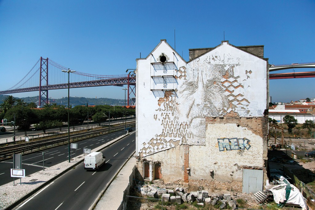 O belo visual da ponte enfeitado pelo artista