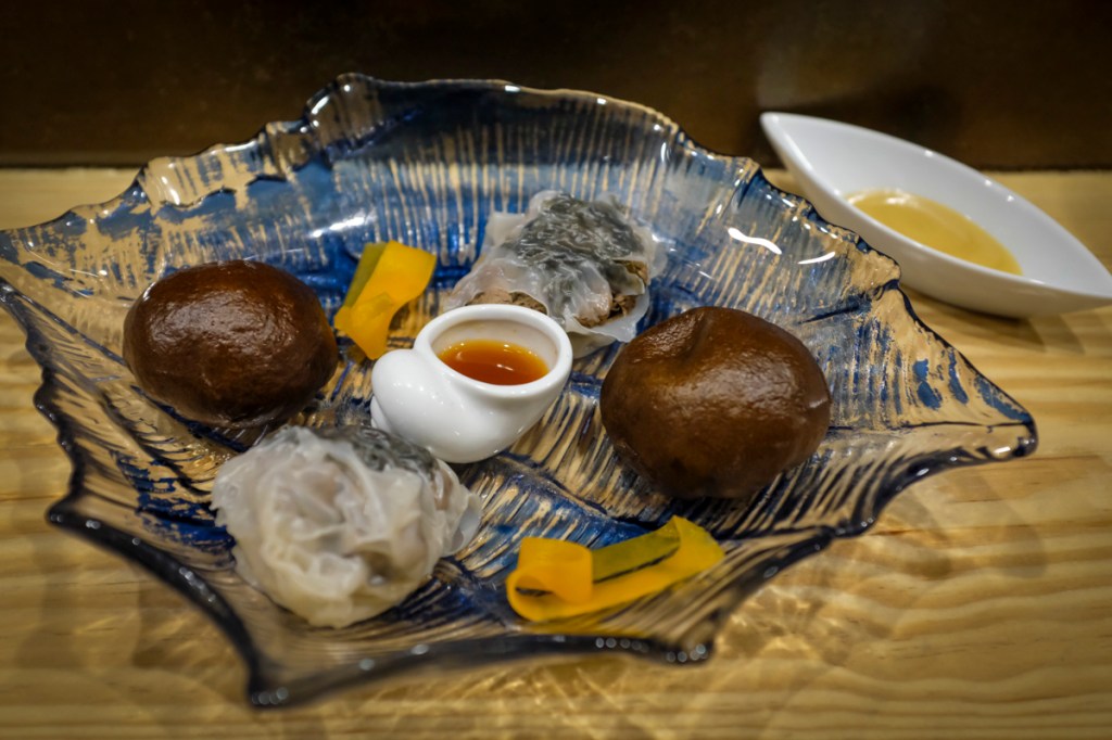 Taberna do Mar, Lisboa Bun de alfarroba e carapau seco e dim sum de língua de vitela: o Oriente é aqui
