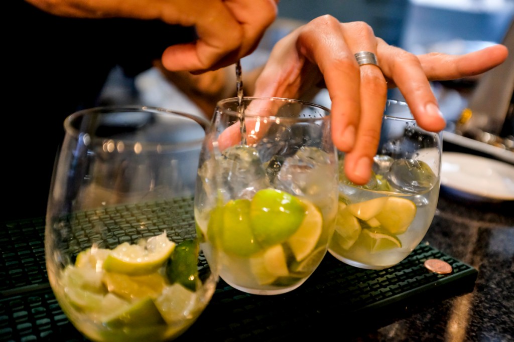 Caipirinhas do Boteco da Dri, no Cais do Sodré: o acompanhamento perfeito para pastel, mandioca, pão de queijo com pernil...