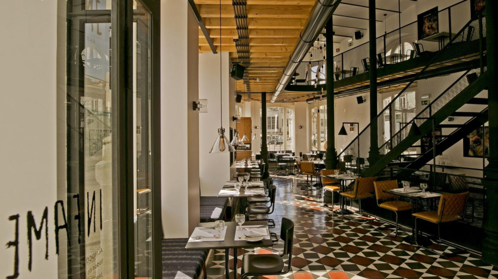 Salão do restaurante Infame: comida portuguesa com toques orientais