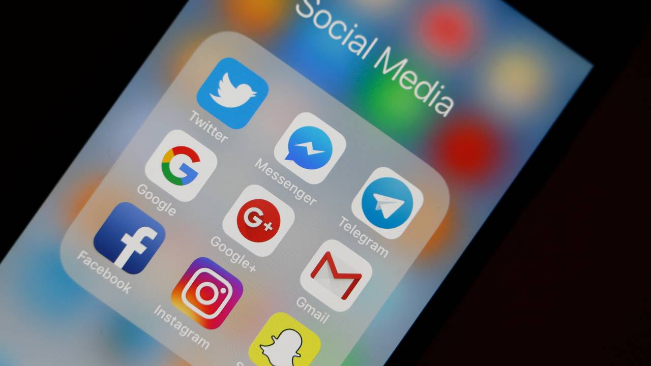 Ícone de redes sociais em tela de celular