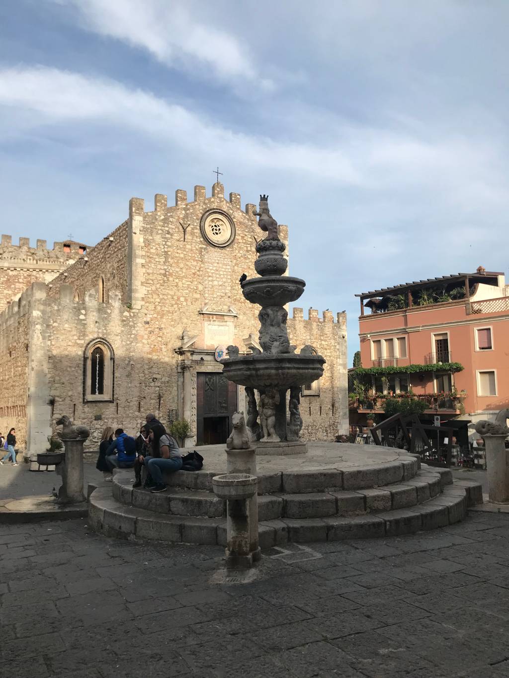 Piazza del Duomo, Taormina, Sicília, Itália Piazza del Duomo, Taormina, Sicília, Itália