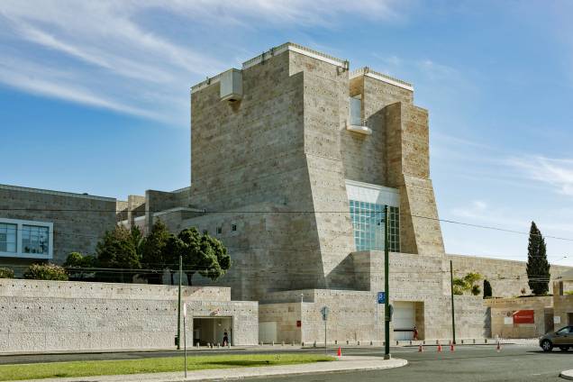 O Centro Cultural Belém promove espetáculos de teatro, dança e música. Seu museu reúne obras de Dali, Francis Bacon e Andy Warhol O Centro Cultural Belém promove espetáculos de teatro, dança e música. Seu museu reúne obras de Dali, Francis Bacon e Andy Warhol