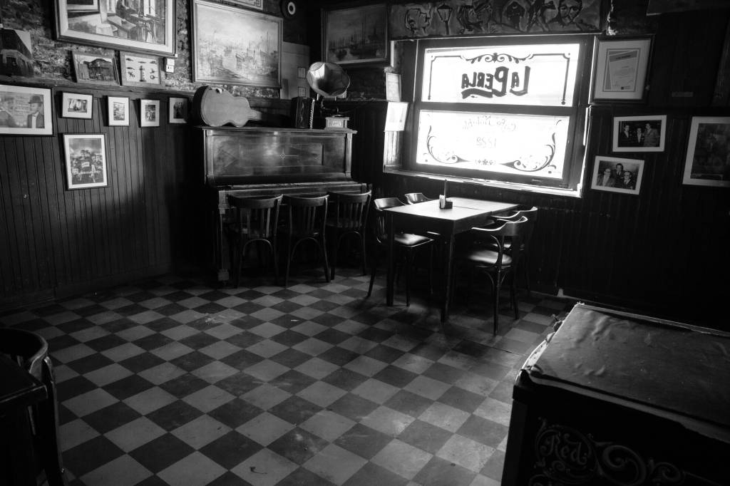 Interior de La Perla, La Boca, Buenos Aires, Argentina Interior de La Perla, La Boca, Buenos Aires, Argentina