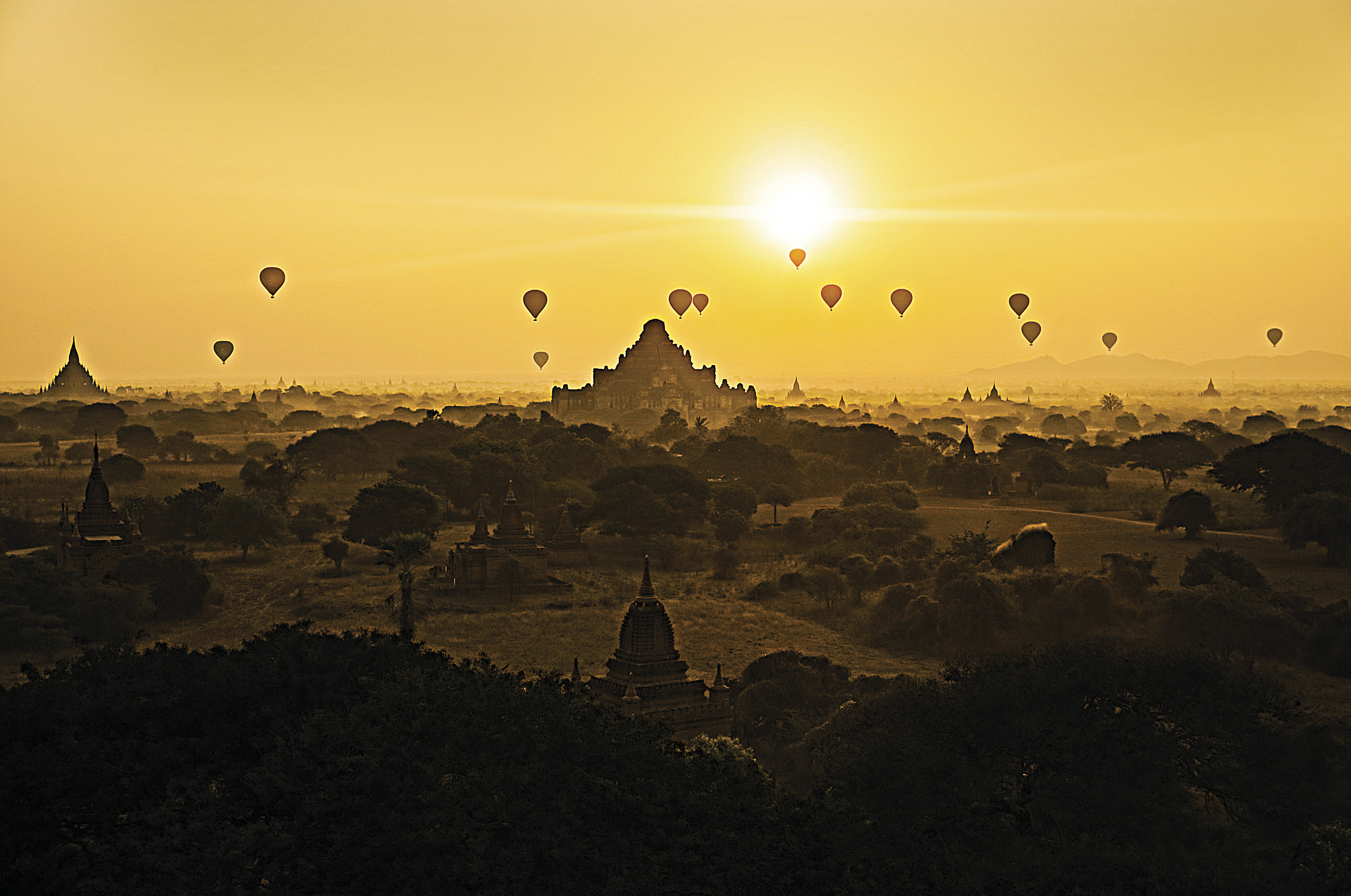 Balões sobre Bagan, no Mianmar