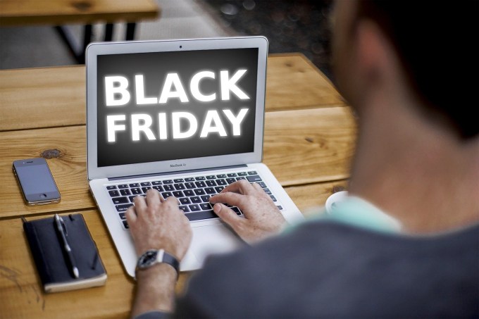 black-friday-4645768_1920