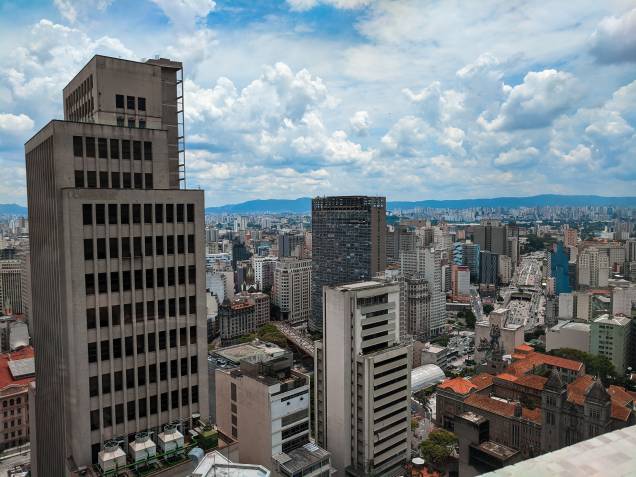 Vista do 26º andar do Farol, com o edifício Mirante do Vale ao fundo Vista do 26º andar do Farol, com o edifício Mirante do Vale ao fundo