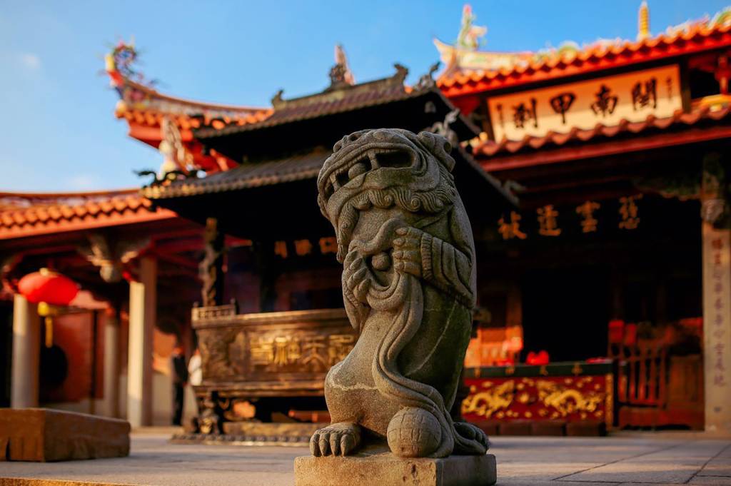 Estátua em frente ao Templo Confuncionista de Quanzhou, na China. Crédito: