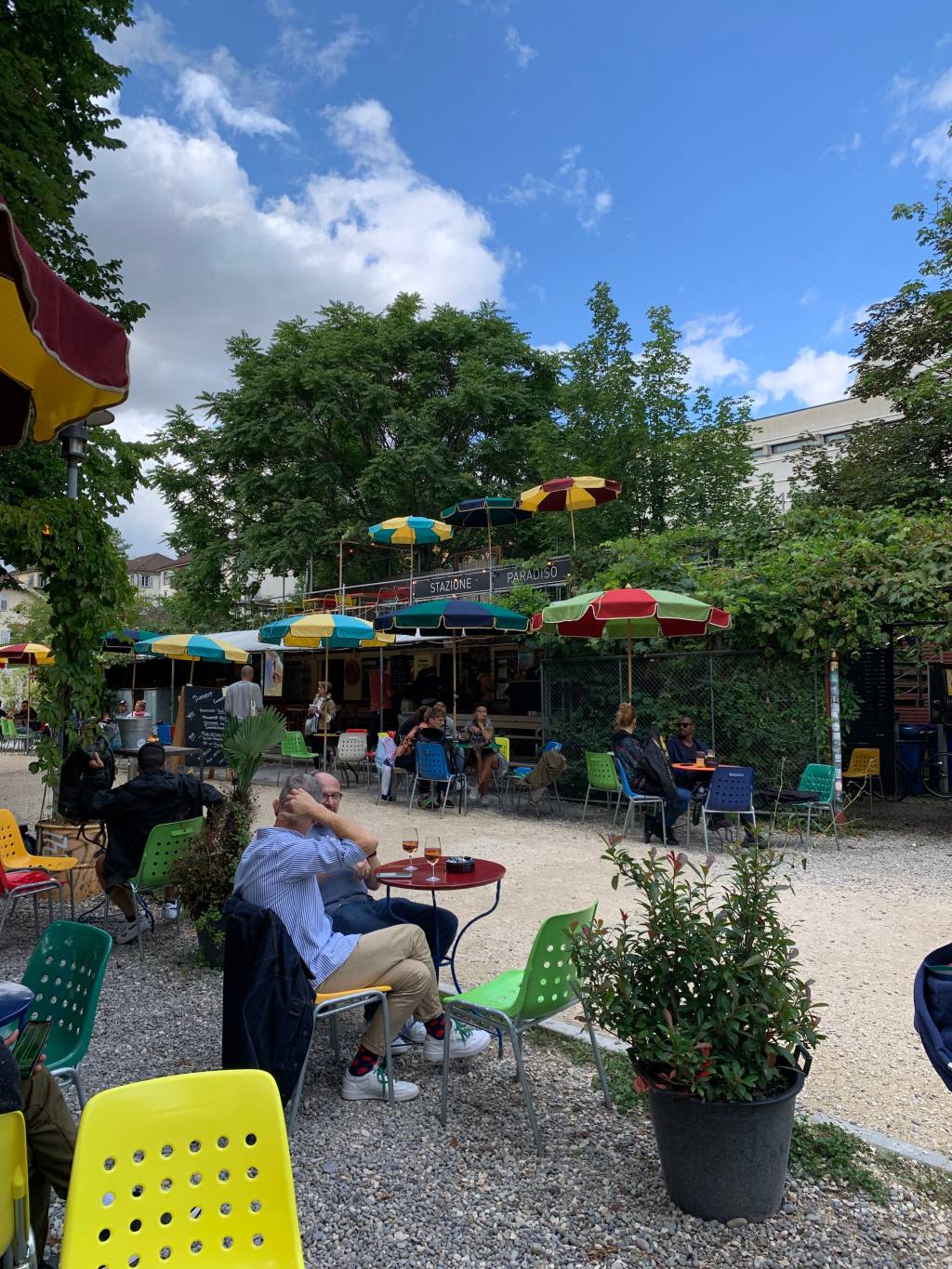Stazione Paradiso: pausa para um café ao ar livre na Berlim de Zurique