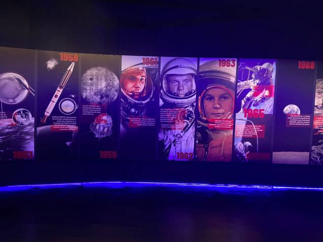 A exposição Space Adventure trata das missões Apollo da Nasa, que tinham como objetivo levar o homem à Lua A exposição Space Adventure trata das missões Apollo da Nasa, que tinham como objetivo levar o homem à Lua