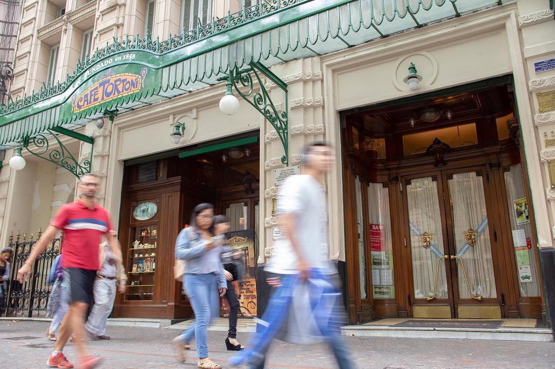 Fachada do Café Tortoni em Buenos Aires