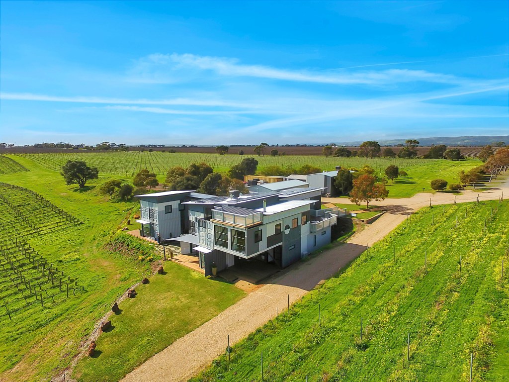 Hotel California Road at Inkwell Wines, McLaren Vale, Austrália