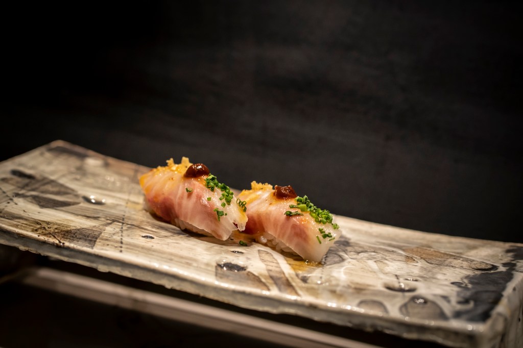 Duas peças de nigiri do Kabuki