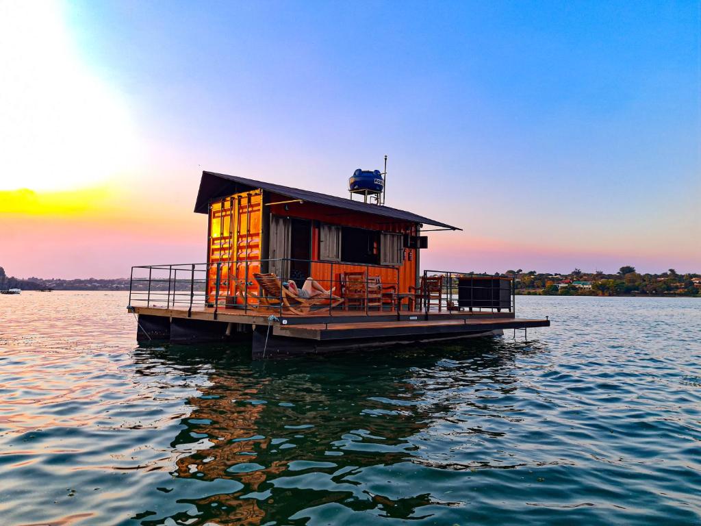 House Boat 