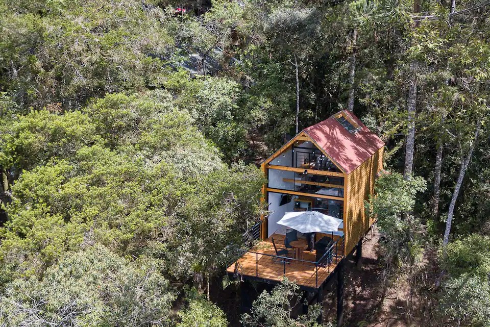 Casa na árvore em Campos do Jordão, São Paulo, Brasi