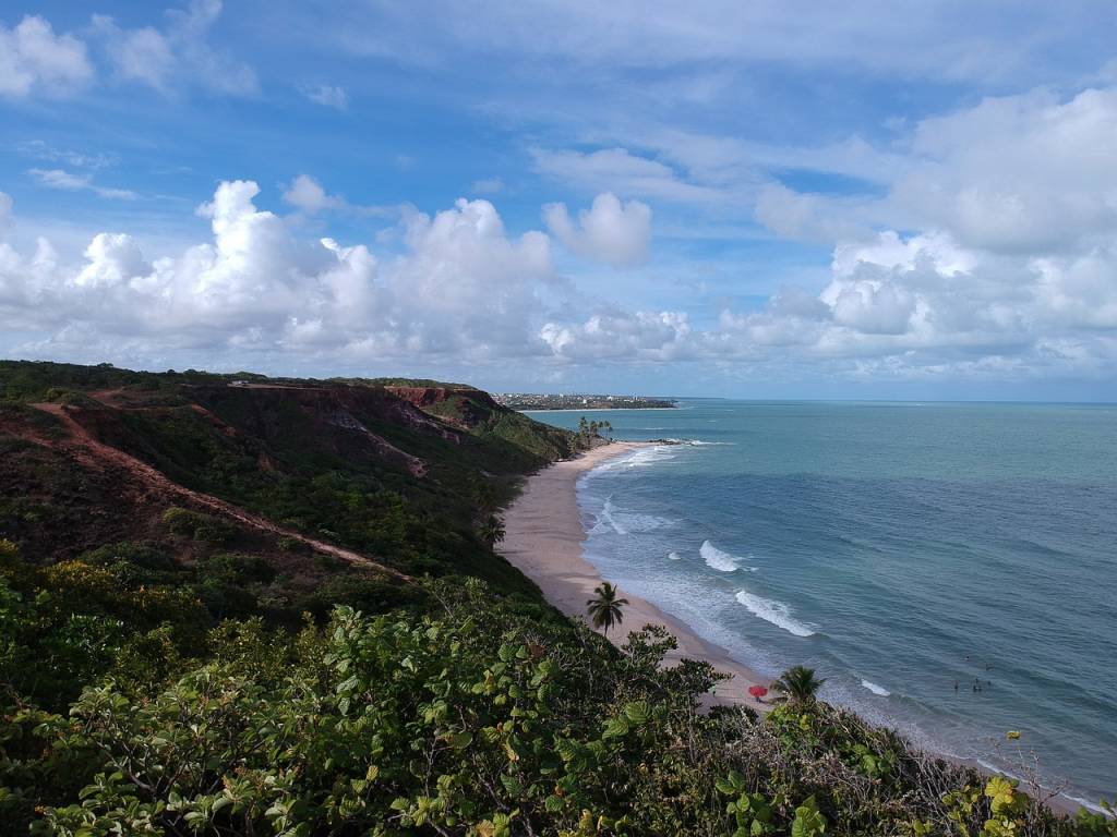 coqueirinho A praia de Coqueirinho vista de cima: pode ser só sua fora dos fins de semana e feriados...