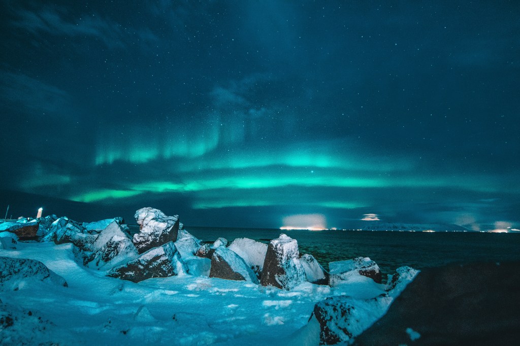 Aurora boreal em Reykjavik, na Islândia