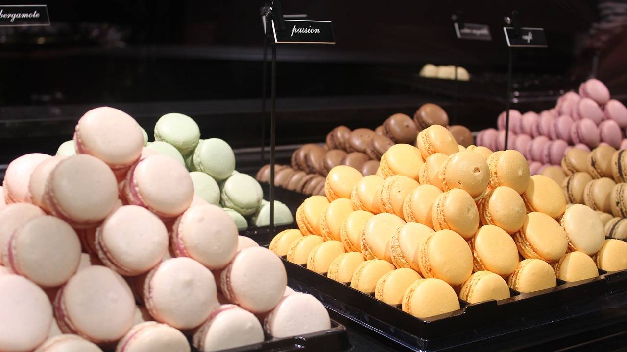 Macaron em vitrine de Paris