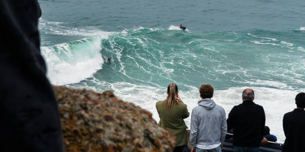 nazare-portugal-ondas-surfe nazare-portugal-ondas-surfe