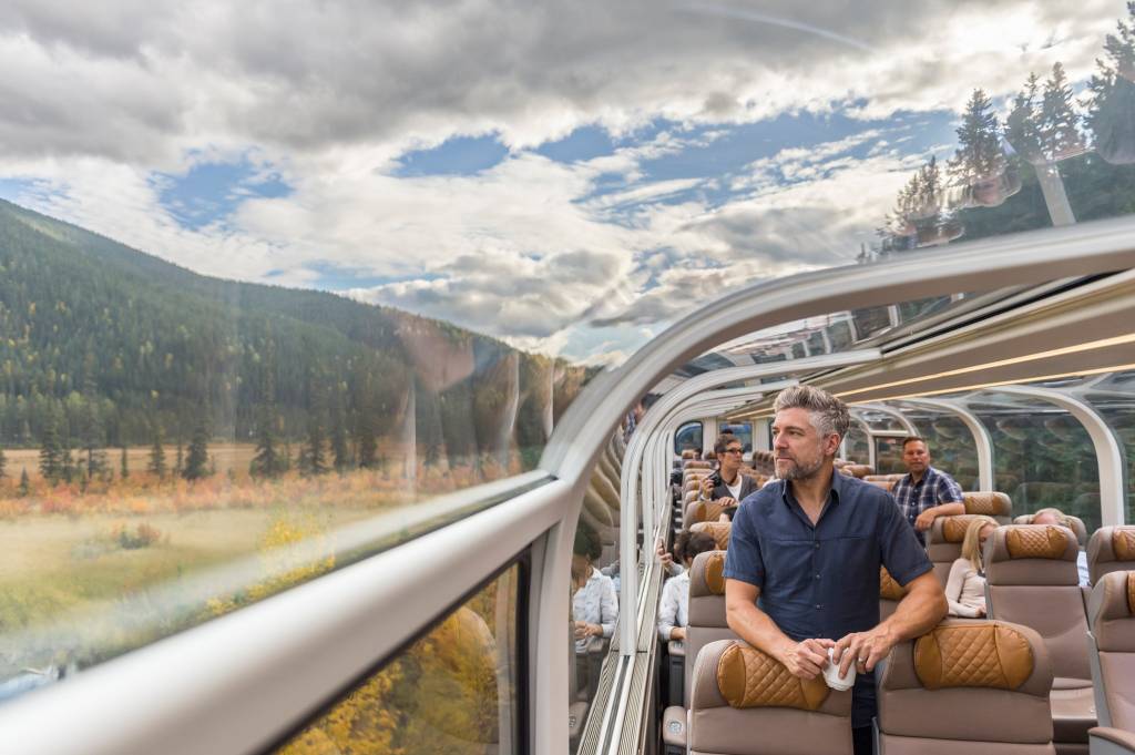 rocky-mountaineer-goldleaf rocky-mountaineer-goldleaf