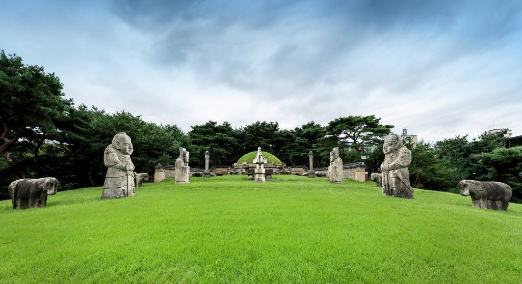 parque-tumulos-reis-seul-coreia