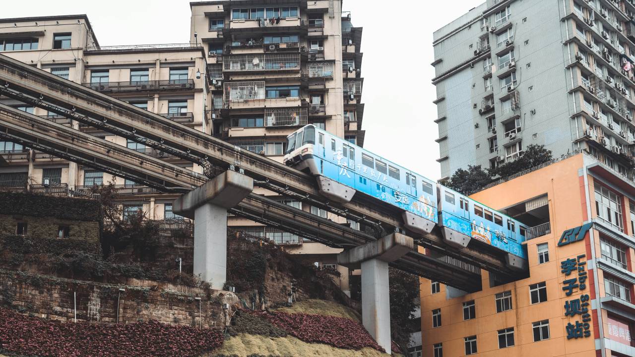 chongqing-estacao-liziba-trem-edificio
